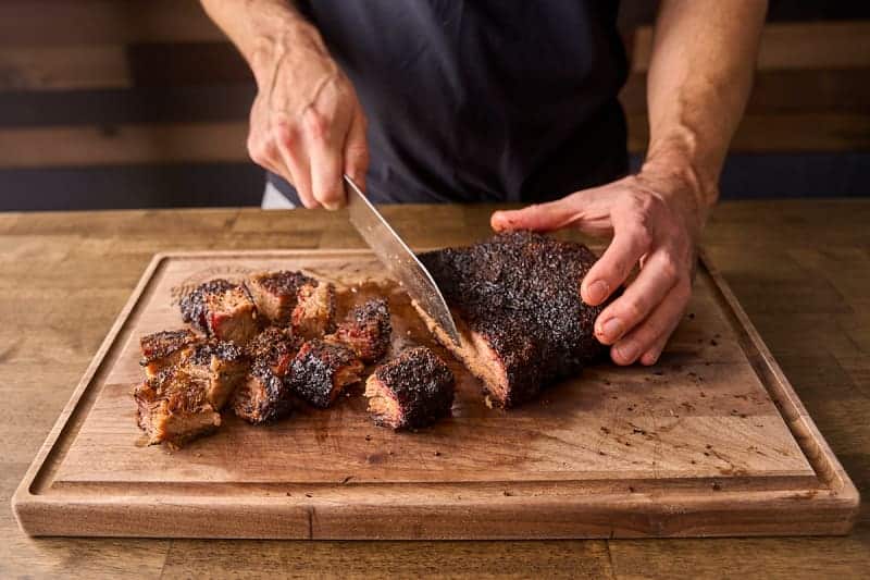 Brisket-Burnt-Ends cutting