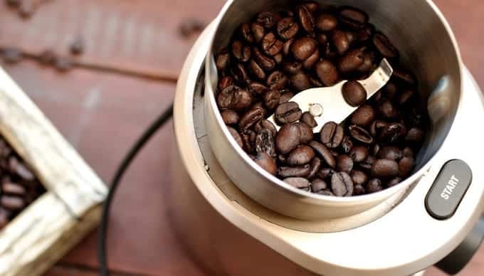 Brew Italian Espresso Like a Pro: Grind Time: Prepping Your Coffee Grounds