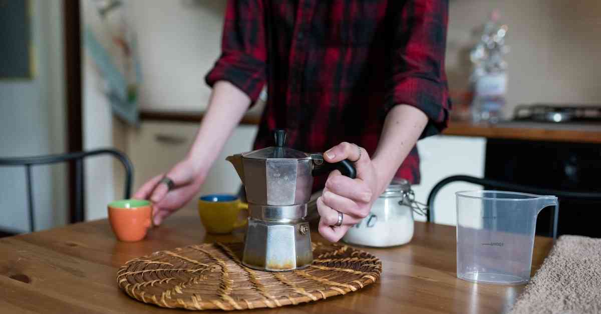 Warm up the Moka Pot, the upper chamber, and even your cups.