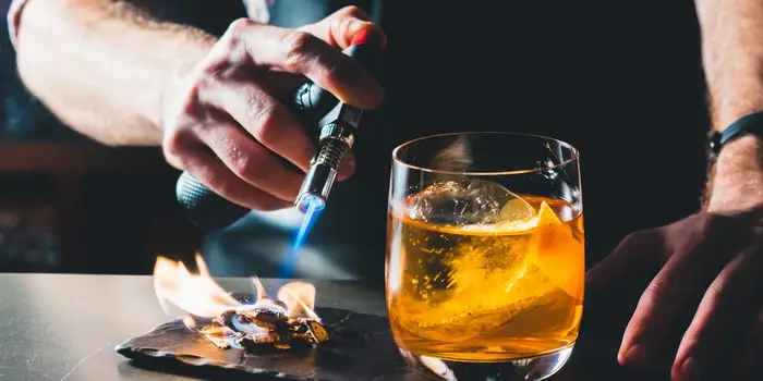 Garnishes and Presentation in bourbon mixing