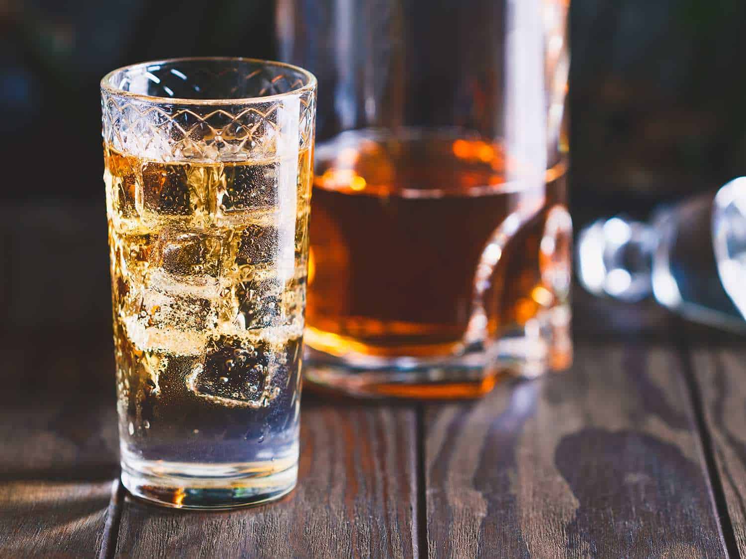 what is best to mix with bourbon: Bourbon and Soda Water