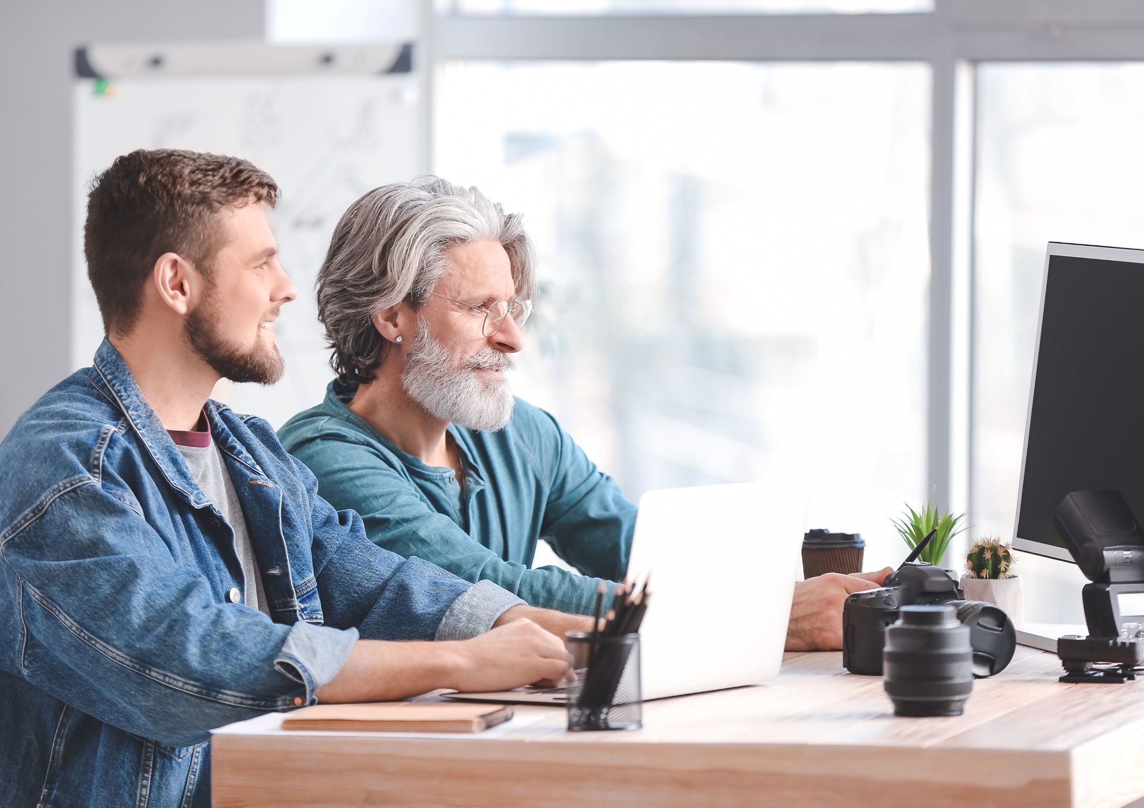 La Ciencia Detrás de Emprender Después de los 50: Las Ventajas Cognitivas Que Nadie Te Contó