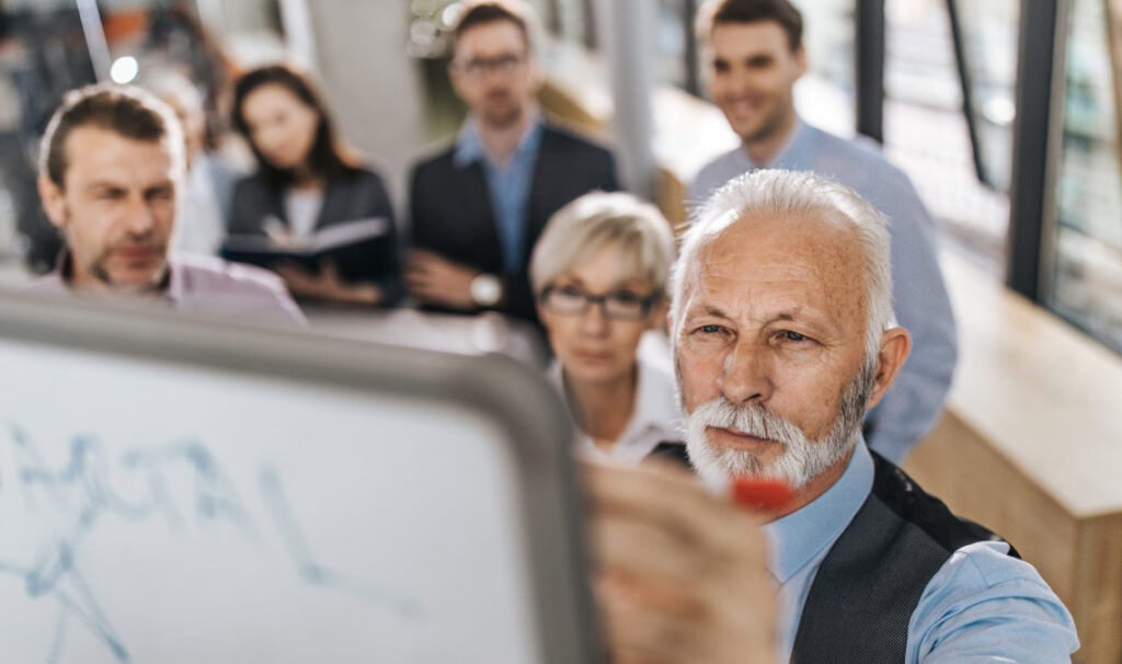 Mentalidad Para Emprender Después de los 40, 50 o 60: La Transformación Que Define Tu Éxito